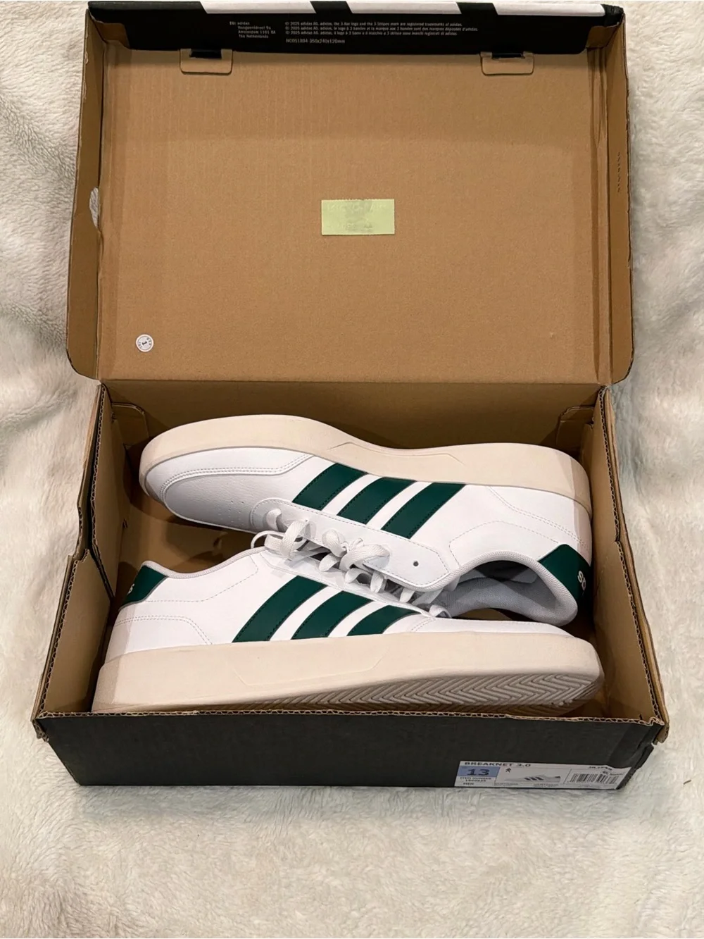 NWT Men's White Sneakers with Green Stripes Classic Low-Top Casual Shoe
